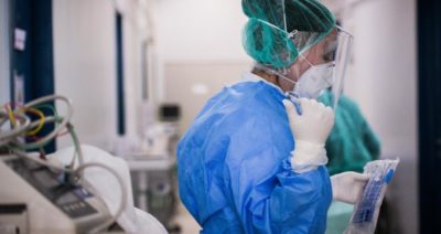 Κορονοϊός: 2472 νέα κρούσματα σήμερα στην Ελλάδα – 8 νεκροί και 133 διασωληνωμένοι