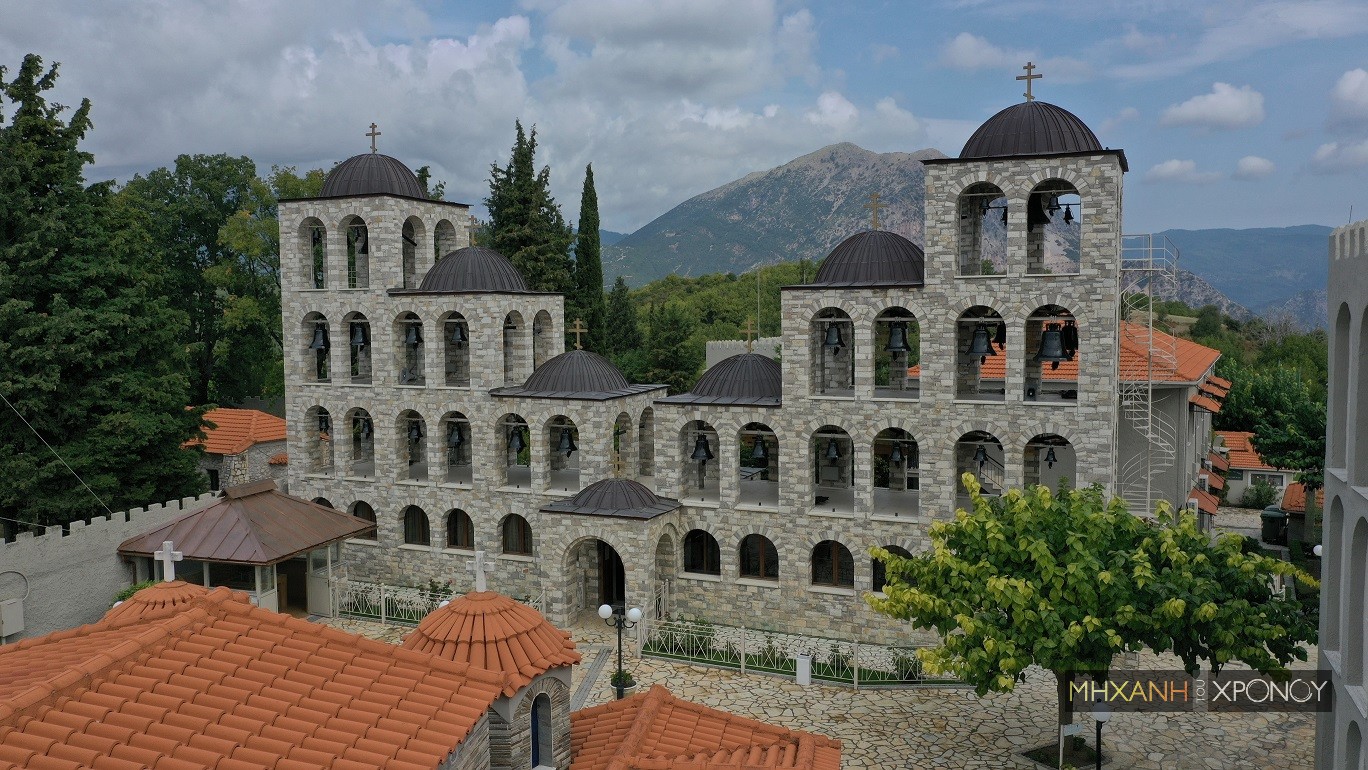Η εντυπωσιακή Μονή στη Φωκίδα με τα 400 σήμαντρα και τις 62 καμπάνες! Από το μοναστήρι ξεκίνησαν οι Παπαροκάδες με προτροπή του Χριστόδουλου