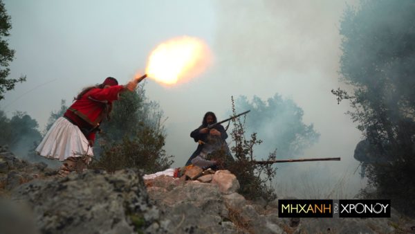 Ο Αθανάσιος Διάκος και η εκπόρθηση της Λιβαδειάς. Η σημαία με τον Αγιώργη και τις λέξεις Ελευθερία ή Θάνατος