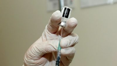 Πήγε για την αναμνηστική και της έκαναν πενταπλή δόση του εμβολίου στον Άγιο Νικόλαο Ηρακλείου