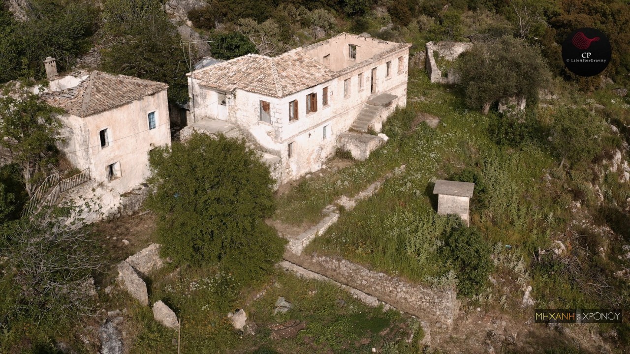 Πέστανη-Κρυόβρυση. Η τραγική ιστορία του χωριού-φαντάσματος της Θεσπρωτίας. Δείτε από ψηλά τους ερημωμένους δρόμους και τα ερειπωμένα σπίτια (drone)