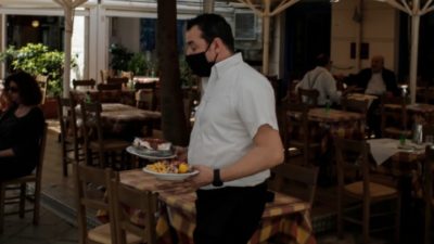 Πώς λειτουργούν από σήμερα εστίαση, χώροι ψυχαγωγίας και κέντρα διασκέδασης- Τι ισχύει για ανεμβολίαστους