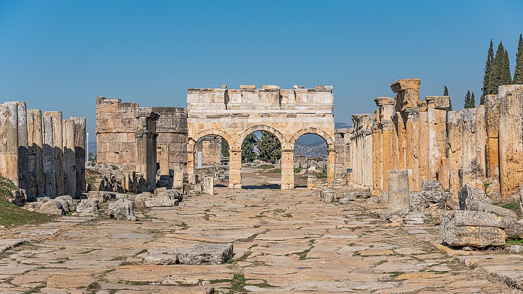 Η τρίτη πύλη του Άδη του αρχαίου κόσμου βρίσκεται στην Μικρασία. Γιατί την θεωρούσαν θανατηφόρα και πως οι αρχαιολογικές ανασκαφές επιβεβαίωσαν τους ισχυρισμούς