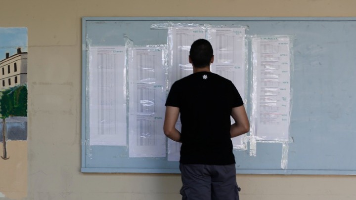 Τέλος στην αγωνία  των υποψηφίων. Το μεσημέρι οι βαθμολογίες των Πανελλαδικών Εξετάσεων- Με sms στο κινητό τηλέφωνο τα αποτελέσματα