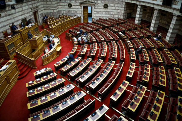 Αυτές είναι οι 71 γυναίκες που εκλέχθηκαν. Πόσες σε κάθε κόμμα