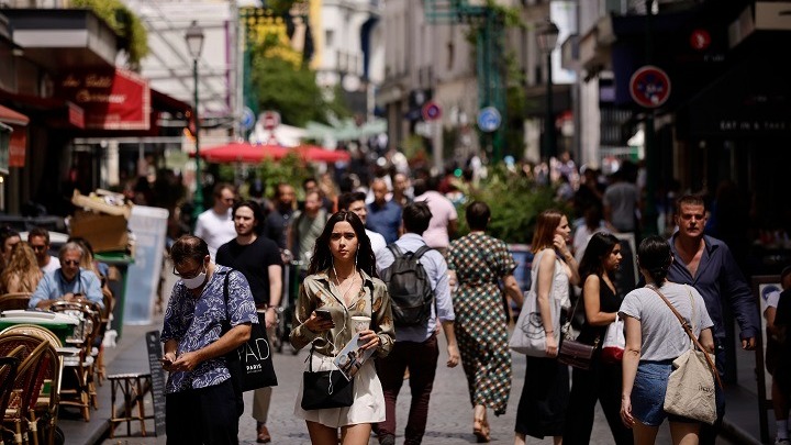 Αύξηση των κρουσμάτων, έως και 4.000 ημερησίως προβλέπουν οι ειδικοί τον Αύγουστο. “Οι ανεμβολίαστοι θα κολλήσουν σχεδόν όλοι”