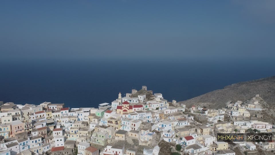 Δείτε από ψηλά το χωριό Όλυμπος στην Κάρπαθο. Εκεί που οι γυναίκες κυκλοφορούν με παραδοσιακές ενδυμασίες όλο το χρόνο και τα σπίτια μοιάζουν με πίνακες ζωγραφικής