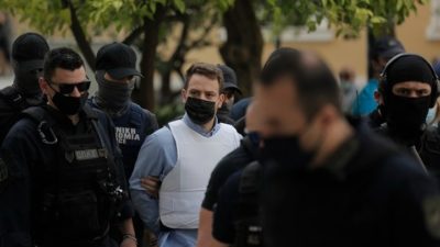 Γλυκά Νερά. Πυρετώδεις οι έρευνες των αρχών για την εύρεση του συνεργού του γυναικοκτόνου. Τα απειλητικά τηλεφωνήματα