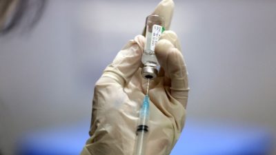Υποχρεωτικός εμβολιασμός. Δημοσιεύτηκε η αναλυτική διαδικασία για τους εργαζομένους. Πώς θα γίνεται ο “έλεγχος συμμόρφωσης”