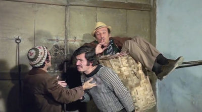 Τα καλάθια των μεθυσμένων. Πως άνθισε το επάγγελμα των αχθοφόρων που μετέφεραν μεθυσμένους από τα μπαρ της Πόλης