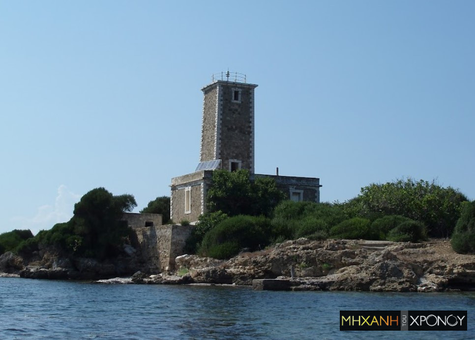 Ο πέτρινος φάρος της Καυκαλίδας. Μετρά πάνω από ένα αιώνα ζωής και κάποτε συνδεόταν με την στεριά (drone)