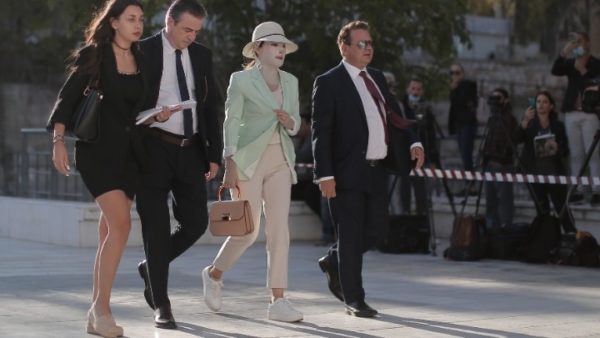Ξέσπασαν οι συγγενείς της Ιωάννας κατά της κατηγορούμενης στο δικαστήριο. «Σκάσε, σκύλα, απόβρασμα. Μας διέλυσες»