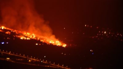Εικόνες αποκάλυψης από έκρηξη ηφαιστείου στο Λα Πάλμα στα Κανάρια Νησιά. Η λάβα “κατάπιε” 20 σπίτια