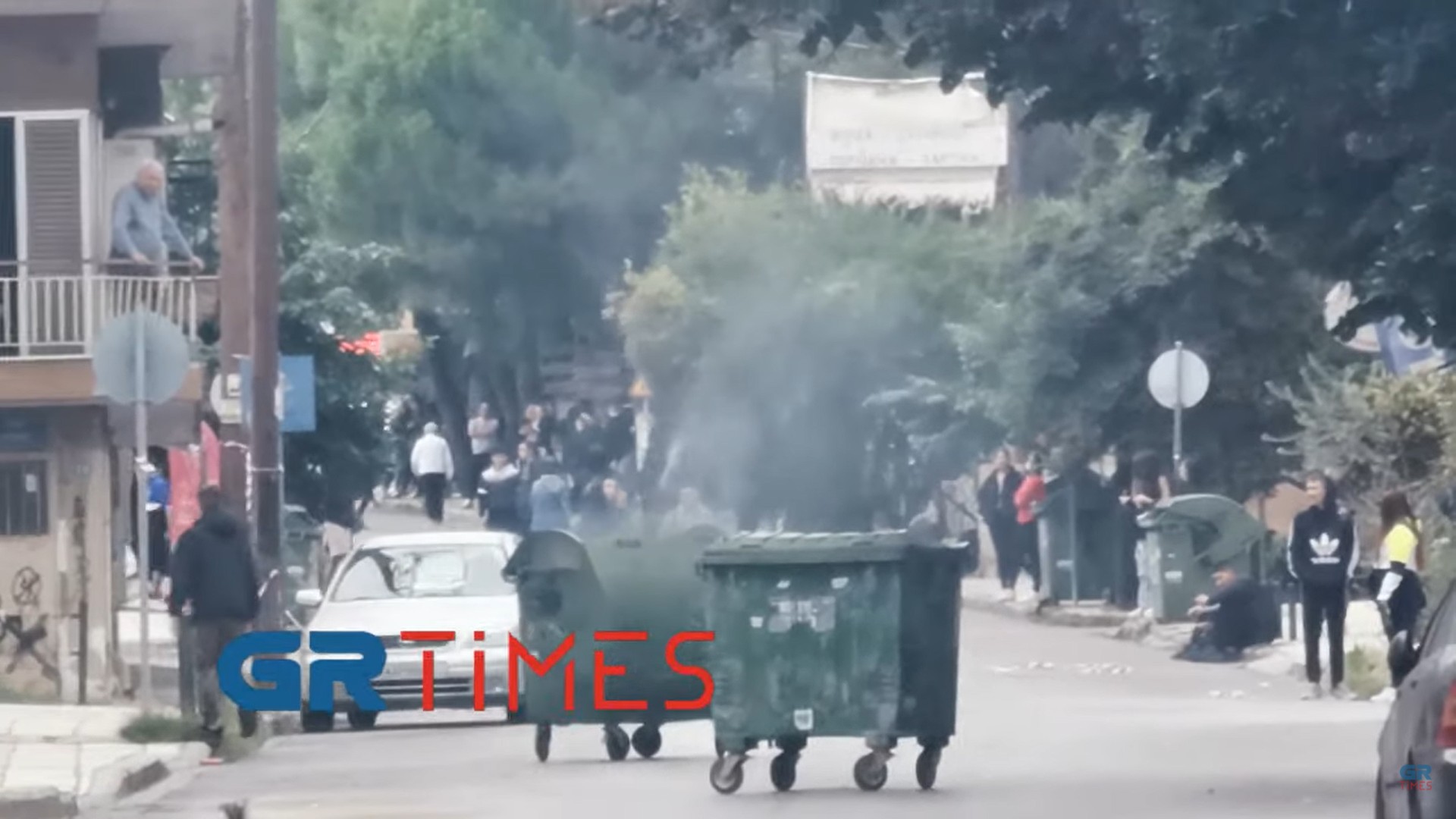 Τουλάχιστον 38 προσαγωγές μετά τον πετροπόλεμο στο ΕΠ.ΑΛ Ευόσμου (βίντεο)