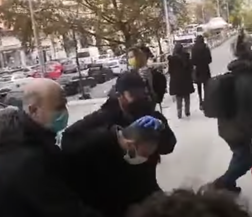 Με 23 μαχαιριές σκότωσε την 48χρονη ο συζυγοκτόνος επειδή πίστευε ότι τον απατούσε. Το ιατροδικαστικό πόρισμα