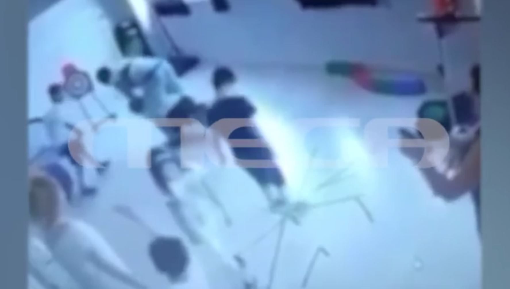 Βίντεο-σοκ. Φυσιοθεραπευτής χτυπά στο κεφάλι 10χρονο παιδί σε ιδιωτικό κέντρο ΑμεΑ – Σε εξέλιξη εισαγγελική έρευνα