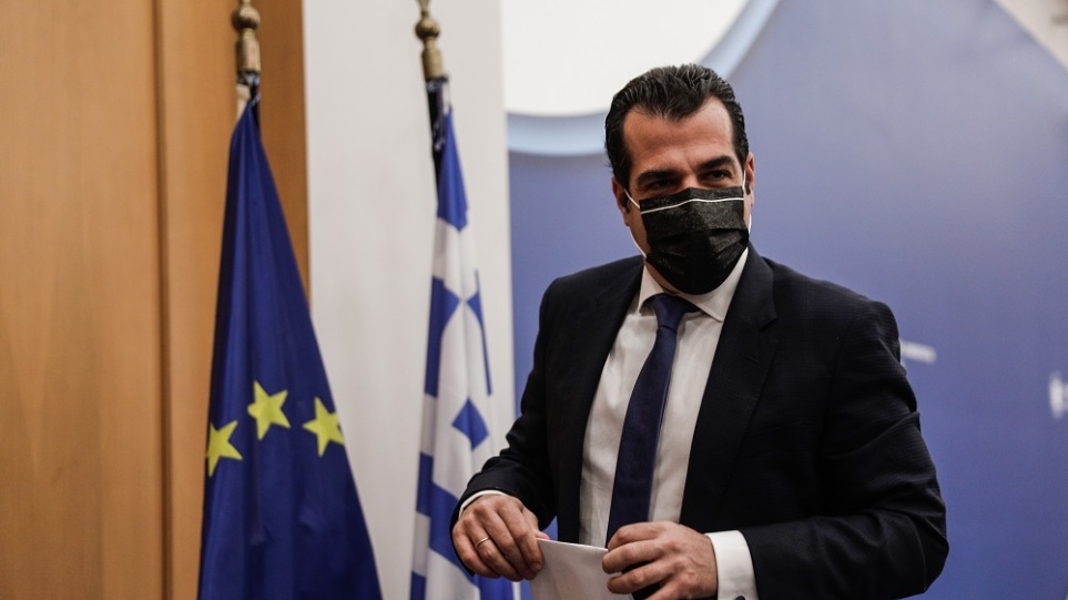 Πλεύρης: “Όσοι υγειονομικοί δεν έχουν εμβολιαστεί έως τις 31 Μαρτίου θα τεθούν εκτός ΕΣΥ”