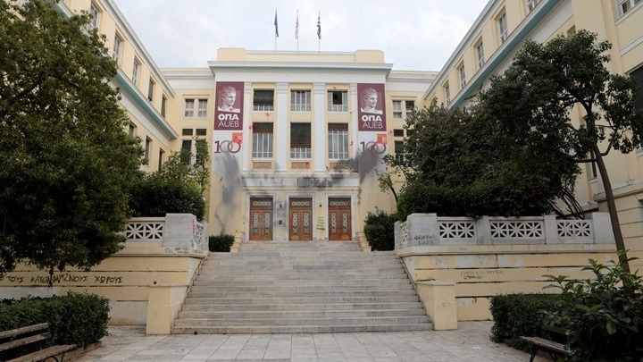 Σε κατάληψη η ΑΣΟΕΕ – Οι φοιτητές ζητούν την απομάκρυνση του κατηγορούμενου καθηγητή
