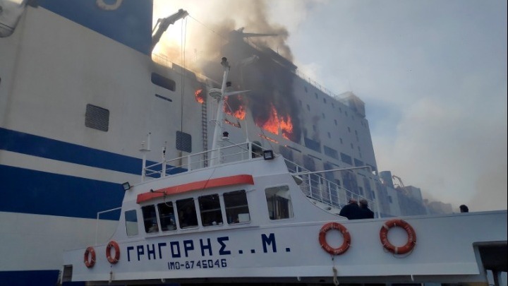 Euroferry Olympia: Διασώθηκαν τα δύο άτομα που είχαν εγκλωβιστεί-Συνεχίζεται η επιχείρηση εντοπισμού των υπόλοιπων αγνοουμένων