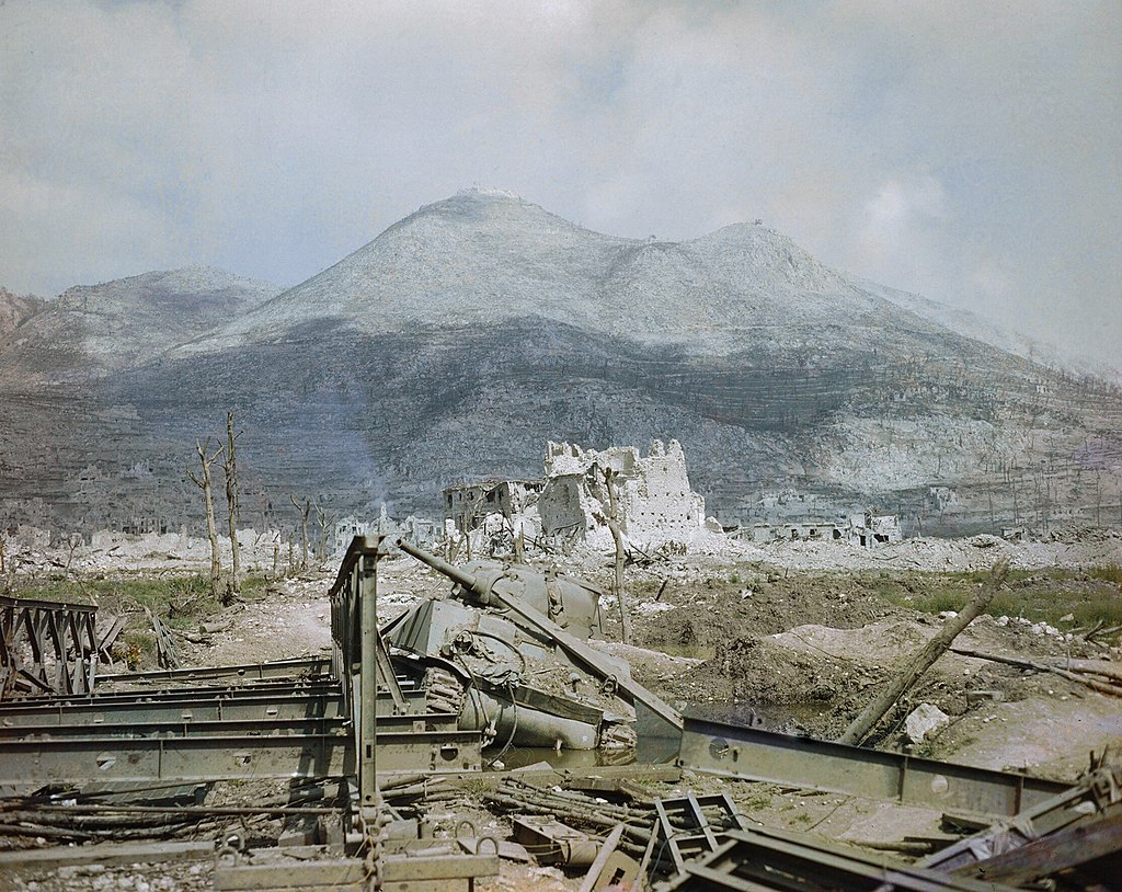 Monumenti “caduti” in guerra.  Montecassino e ponte di Mostar