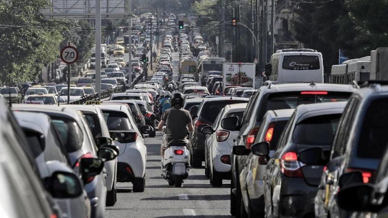 Κυκλοφοριακό χάος σε Κηφισό και Κηφισίας. Στο “κόκκινο” και η Πανεπιστημίου