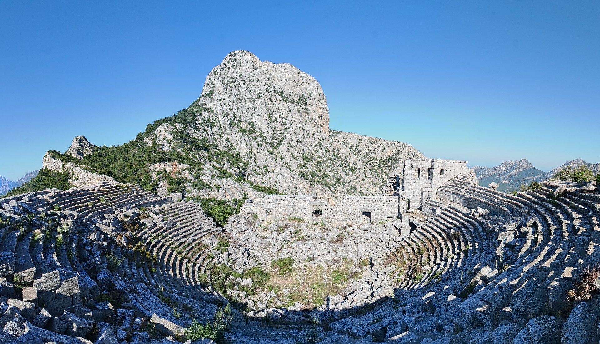 Η αρχαία πόλη φάντασμα με το υψηλότερο θέατρο του αρχαίου κόσμου. Βρίσκεται στην Μικρασία και δεν έχει γίνει ποτέ ανασκαφή