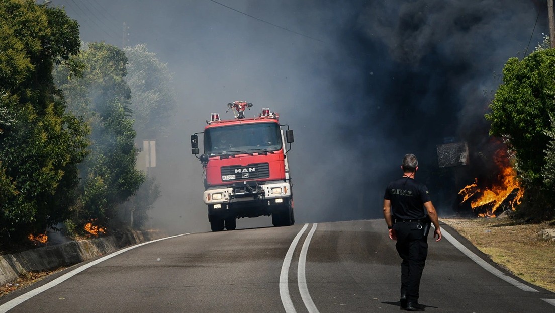 Ολονύχτιο θρίλερ στα Κρέστενα Ηλείας. Εγκληματική ενέργεια καταγγέλλει ο δήμαρχος. Ανεξέλεγκτη φωτιά, απλώθηκε σε έκταση 20 χλμ