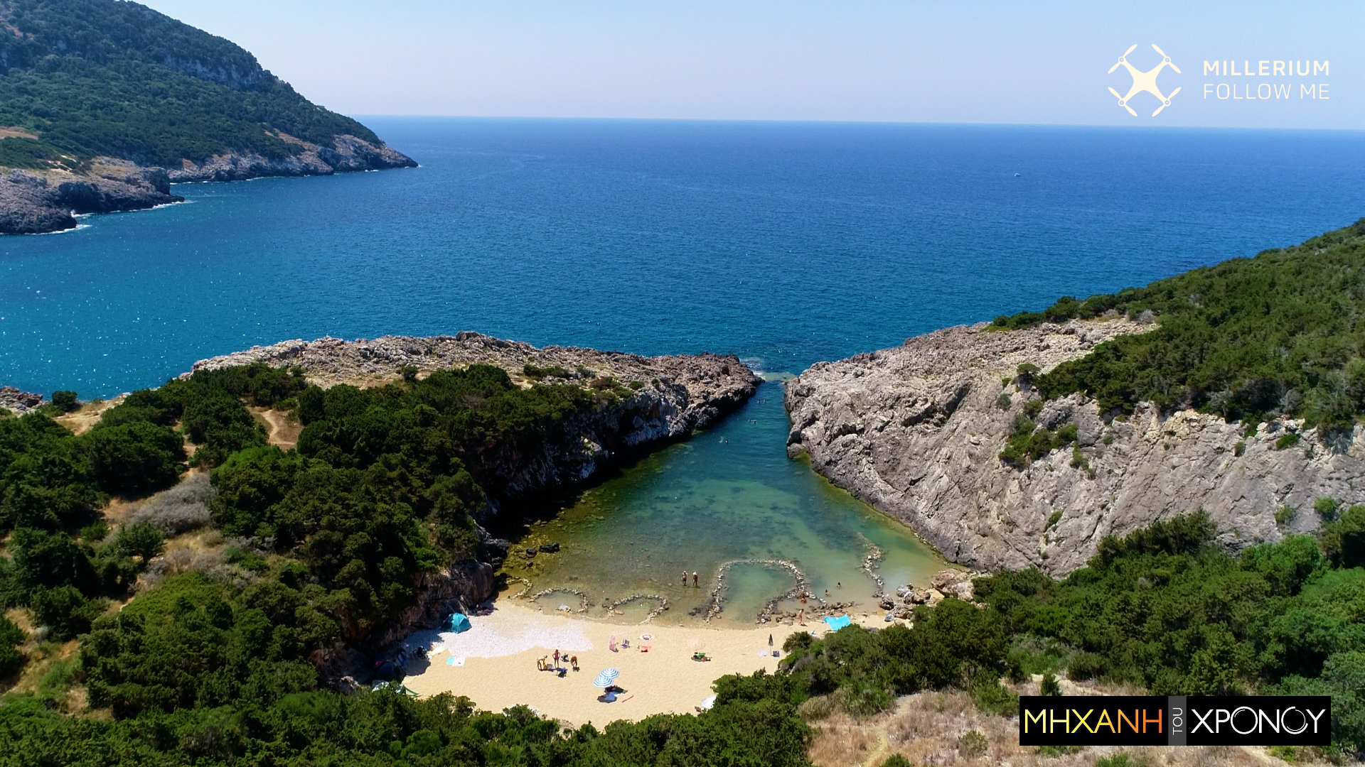 Η μυστική παραλία δίπλα στη διάσημη Βοϊδοκοιλιά που θυμίζει πισίνα. Ονομάστηκε Γλώσσα από το σχήμα της (drone)