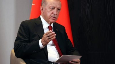 Προκαλεί ξανά ο Ερντογάν. «Η Ελλάδα δεν είναι ισότιμη με εμάς. Όσοι κρύβονται κάτω από τη φούστα άλλων δεν έχουν αξιοπρεπή στάση»