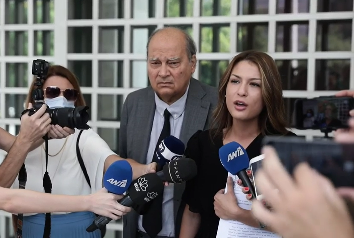 Στον Άρειο Πάγο η Γεωργία Μπίκα που κατήγγειλε βιασμό. Ζήτησε αναίρεση του βουλεύματος. Στο πλευρό της γυναικείες οργανώσεις