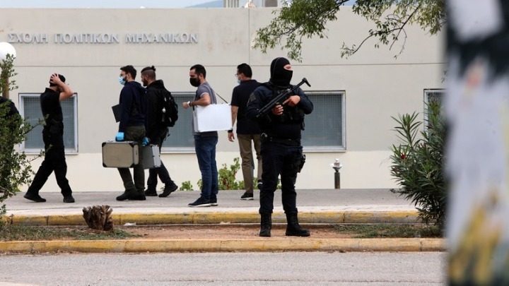 Επιχείρηση στη Πολυτεχνειούπολη. «Θα κάρφωνε το κατσαβίδι στην καρωτίδα μου» λέει η αστυνομικός που πυροβόλησε τον 30χρονο κακοποιό