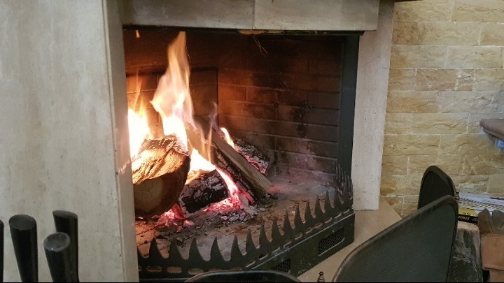 Για κίνδυνο από τα τζάκια προειδοποιούν οι επιστήμονες. “Θα αναπνεύσουμε περισσότερα σωματίδια”