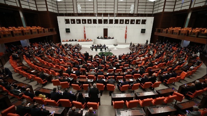 Τούρκος βουλευτής νοσηλεύεται σε ΜΕΘ μετά από συμπλοκή στο κοινοβούλιο (Βίντεο)