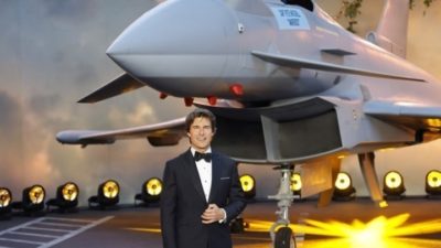 Ο Τομ Κρουζ έκανε ελεύθερη πτώση για να ευχαριστήσει τους θαυμαστές του (Βίντεο)