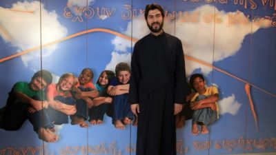 Πατήρ Αντώνιος: “Δεν κρύβομαι. Αν με ζητήσουν οι Αρχές θα εμφανιστώ αμέσως”