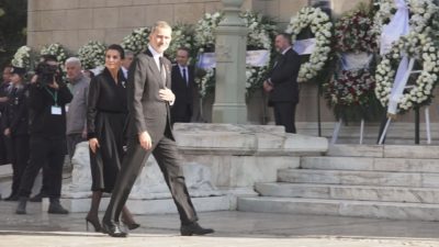 Κηδεία Κωνσταντίνου. Ποιοι απουσίαζαν από το δείπνο στη «Μεγάλη Βρεταννία». Δρακόντεια μέτρα και σήμερα στο κέντρο