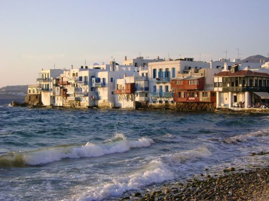 Μύκονος. Πυροβόλησε 34χρονο στο κεφάλι, επειδή φέρεται να παρενόχλησε γυναίκα από την παρέα του