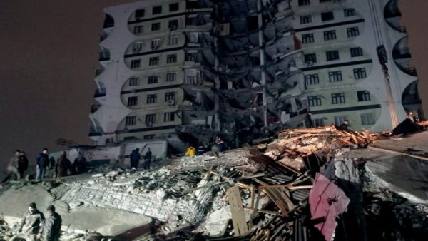 Γιατί ήταν τόσο φονικός o σεισμός στην Τουρκία. Ποιος θα είναι ο τελικός απολογισμός