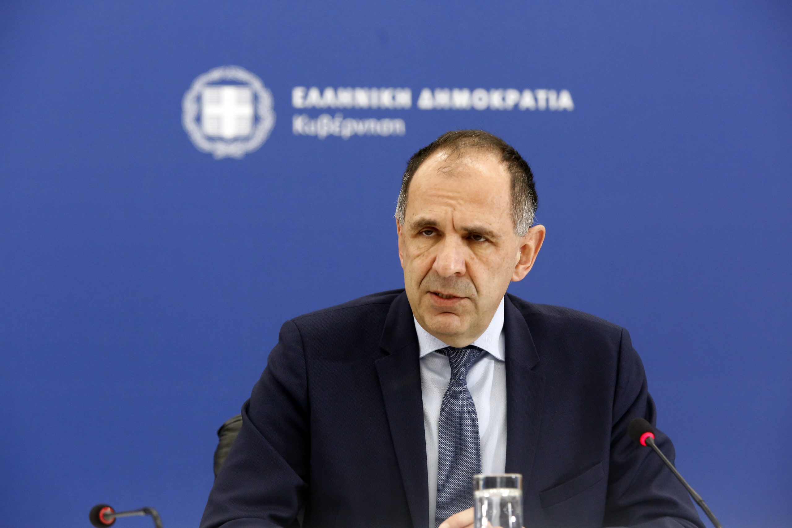 Υποχρεωτικά δύο σταθμάρχες σε κάθε σταθμό και λιγότερα δρομολόγια. Οι ανακοινώσεις του Υπουργού Επικρατείας για την επανεκκίνηση του σιδηροδρόμου