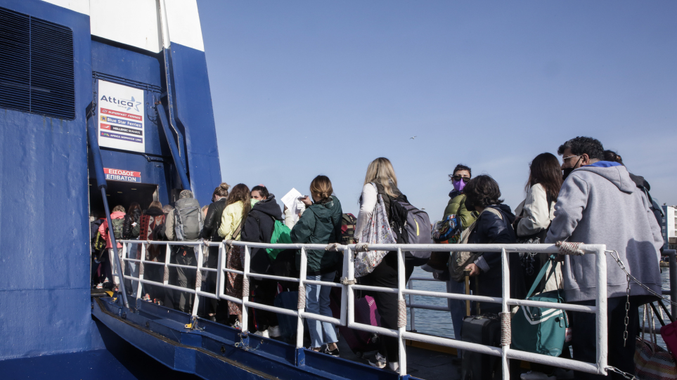 Τα έκτακτα μέτρα της Τροχαίας για την έξοδο του Πάσχα. Πληρότητα σχεδόν 100% σε ΚΤΕΛ, αεροπλάνα και πλοία