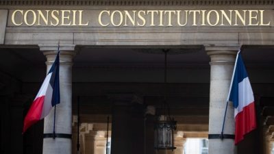 «Πράσινο φως» από το Συνταγματικό Δικαστήριο για τη μεταρρύθμιση Μακρόν στο συνταξιοδοτικό. Συνεχίζονται οι κινητοποιήσεις