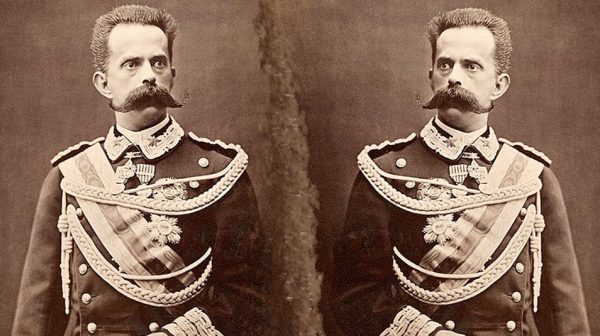 Η τυχαία συνάντηση του βασιλιά Ουμπέρτο της Ιταλίας με τον σωσία του. Η θεωρία ότι ήταν δίδυμα αδέλφια και η δολοφονία τους