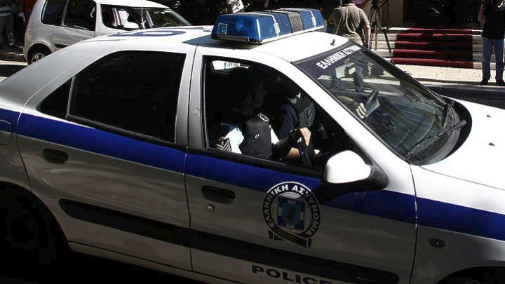 35χρονη Κινέζα έπεσε από τον 3ο όροφο στο Νέο Κόσμο. Καταγγέλλει το σύντροφό της για βιασμό, ξυλοδαρμό και ληστεία