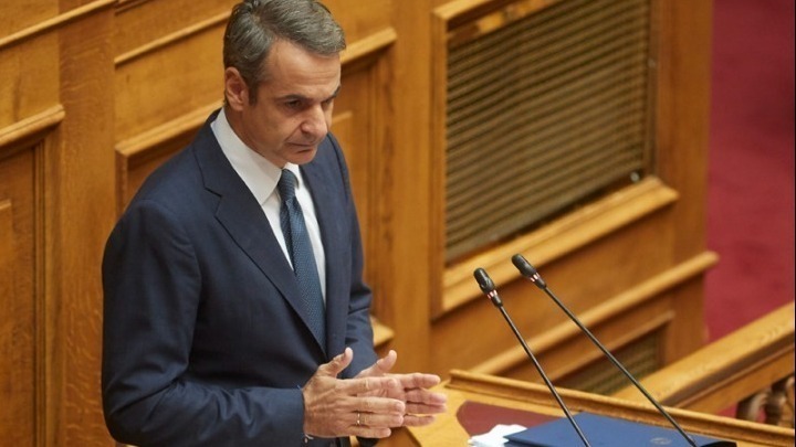 Μητσοτάκης από τη Βουλή. «Βρισκόμαστε σε πόλεμο με τη φωτιά, θα αποζημιώσουμε αυτούς που επλήγησαν»