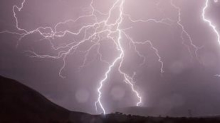 Μέτρα προστασίας από τους κεραυνούς εν όψει της κακοκαιρίας. Οι οδηγίες της Πολιτικής Προστασίας