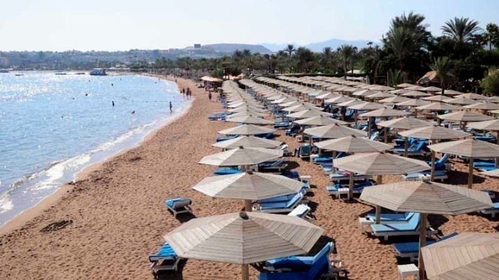 Βεβαιώθηκαν 336 παραβάσεις σε beach bar μετά το «κίνημα της πετσέτας». Τι έδειξαν οι έλεγχοι μέσα σε 20 μέρες