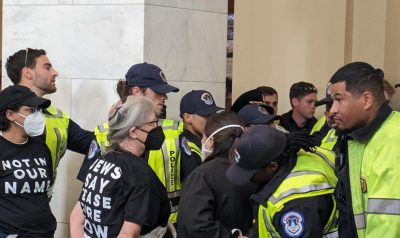 Ουάσινγκτον. Εισβολή Αμερικανοεβραίων στο Καπιτώλιο. Ζητούν κατάπαυση πυρός στη Γάζα, 400 συλλήψεις