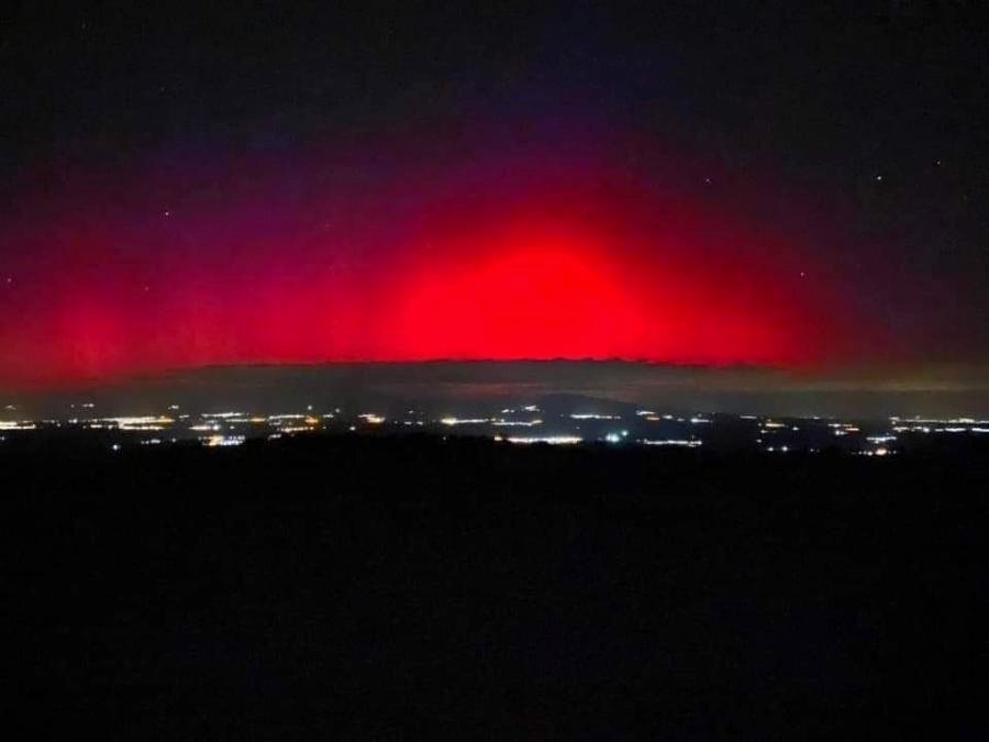 Βόρειο Σέλας. Εντυπωσιακές εικόνες από την εμφάνισή του στη Μακεδονία. Πώς εξηγείται το φαινόμενο