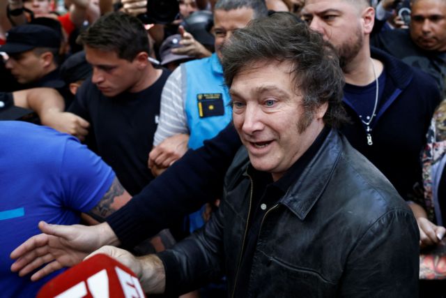 Ποιος είναι ο  νέος πρόεδρος της Αργεντινής, Χαβιέρ Μιλέι. Είναι κατά της άμβλωσης και υπέρ της οπλοκατοχής