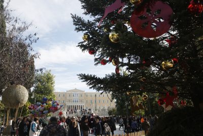 Τι ώρες θα είναι ανοιχτά τα εμπορικά καταστήματα τα Χριστούγεννα. Αναλυτικά το εορταστικό ωράριο